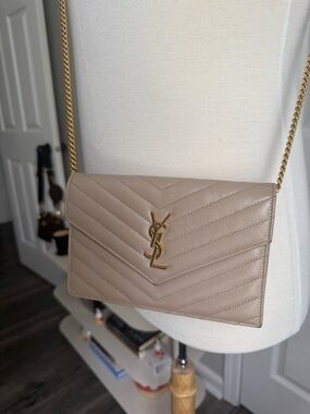 YSL Cassandre Envelope Chain Wallet in Grain De Poudre Leather - Light Taupe